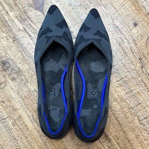 ROTHY’S THE POINT Black and Gray cat shoes